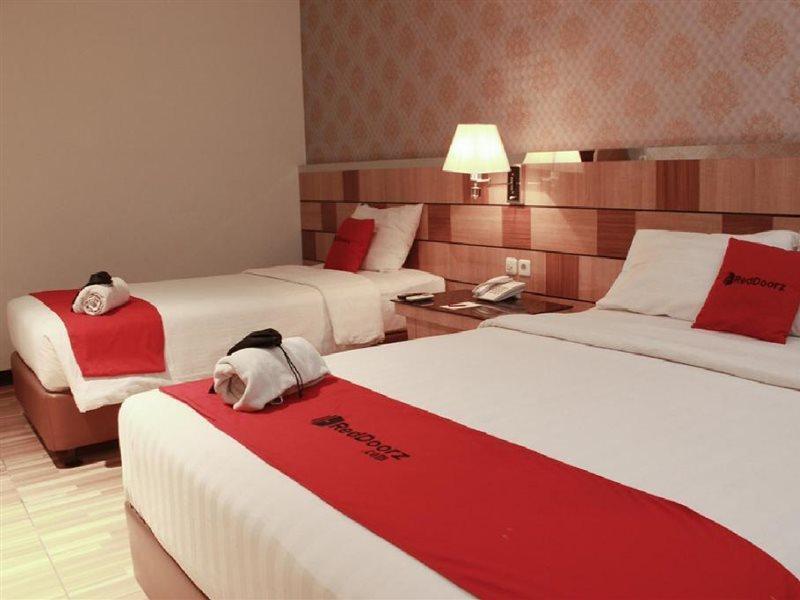 Hotel Reddoorz Premium Near Bandung Station Extérieur photo